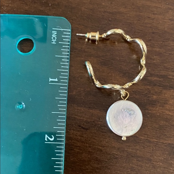 Gorgeous gold & Pearl hoops 😍 - Picture 8 of 10